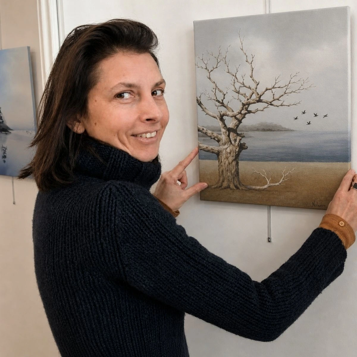Artiste qui expose ses œuvres